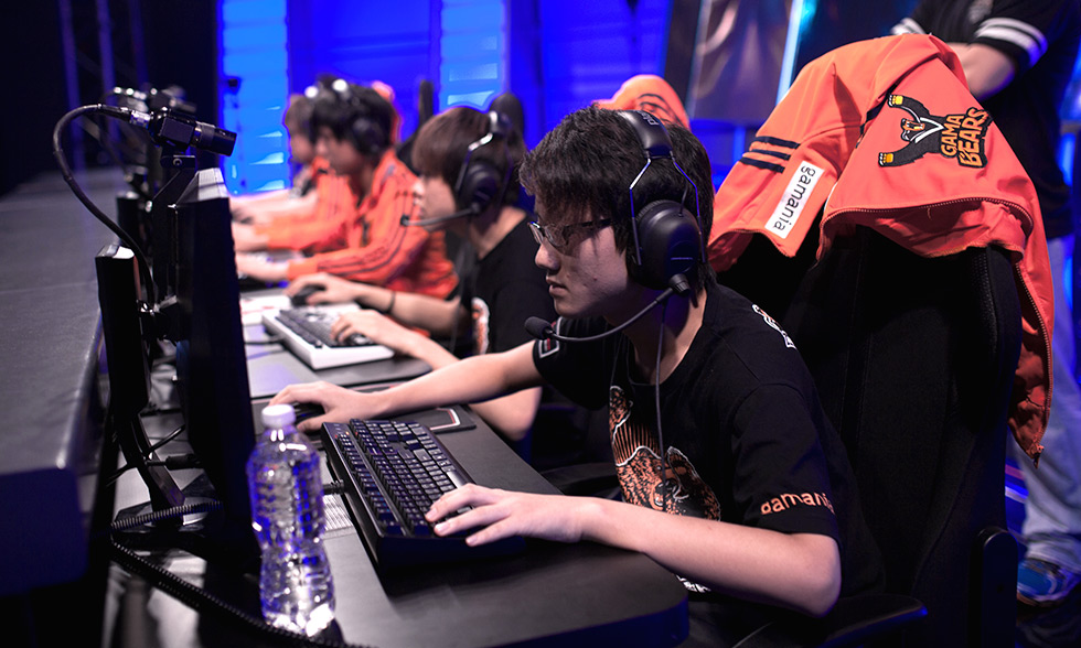 S15英雄联盟全球总决赛巴黎雅高体育馆开战，泰勒·斯威夫特与防弹少年团共聚电竞盛事